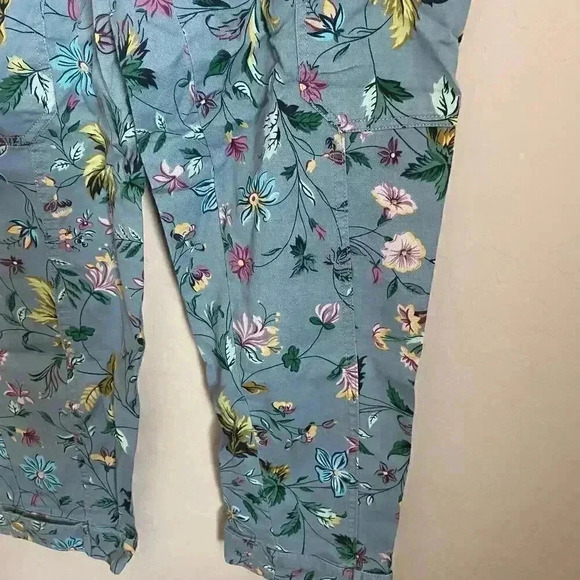 Anthropologie Victoria Floral Cargo Pants Size 4 - Picture 7 of 15